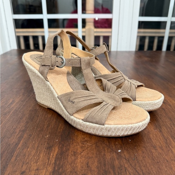 BOC Born Taupe Strappy Wedge Heel Sandal Size 10M - Picture 3 of 8